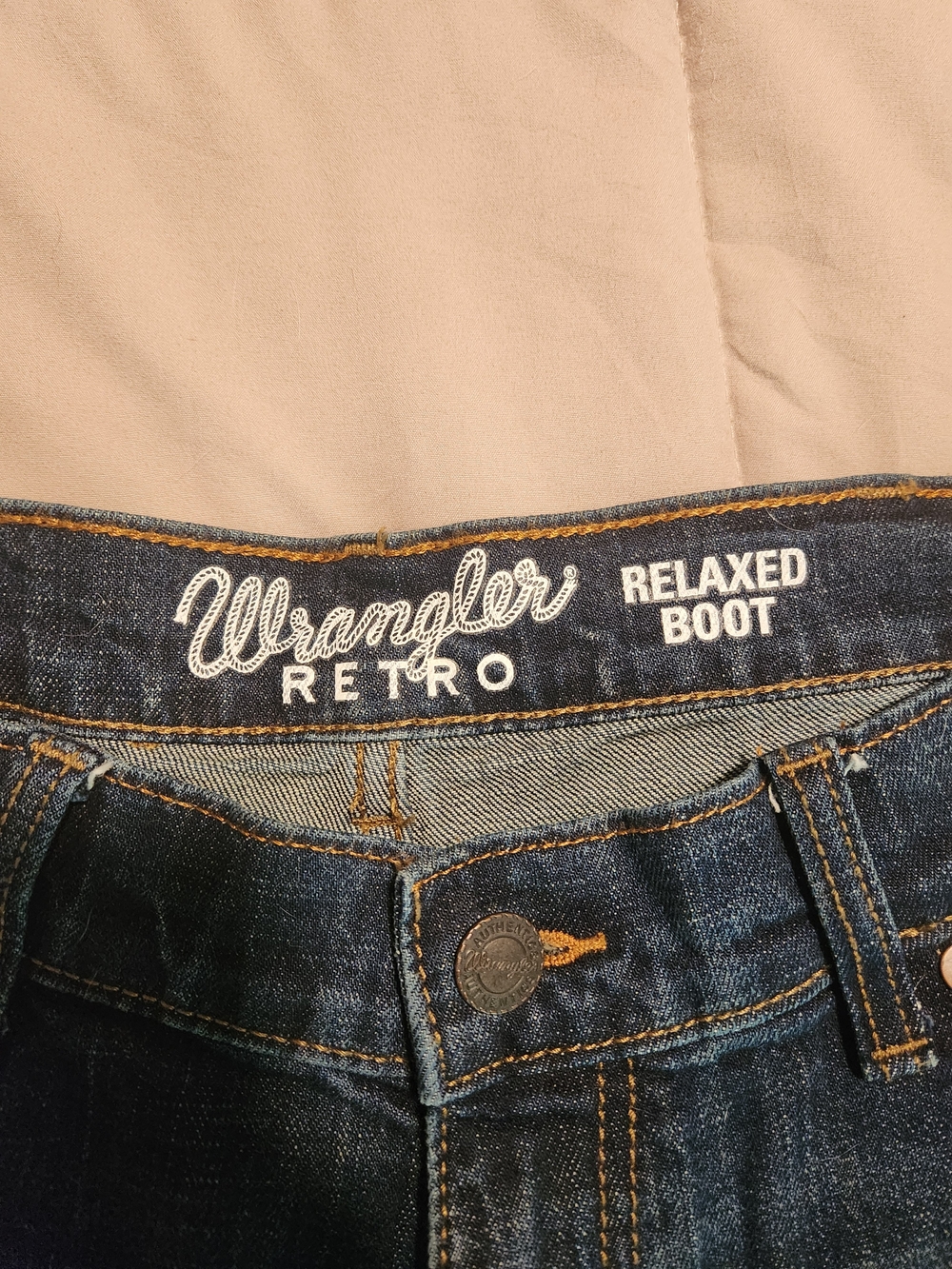 Men's Wrangler Retro® Relaxed Fit Bootcut Jean - Picture 4 of 9